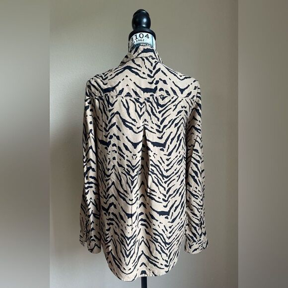 EUC Ladies’ tan and black zebra print blouse. - Picture 4 of 5